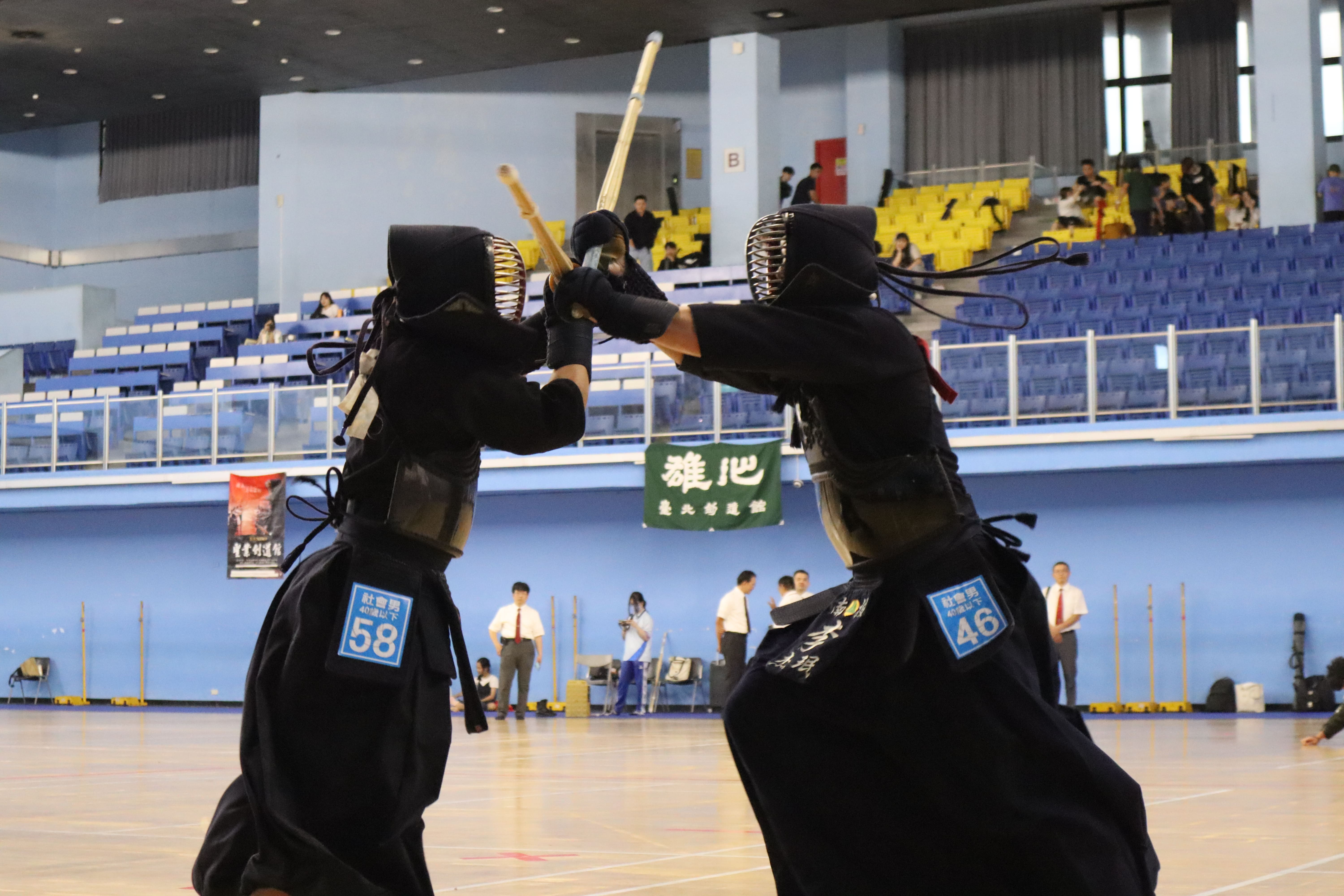 大專生與社會人士歸類同組，在決賽正好上演不同年齡的對決戲碼，戰況激烈。　圖／范瑞勻攝