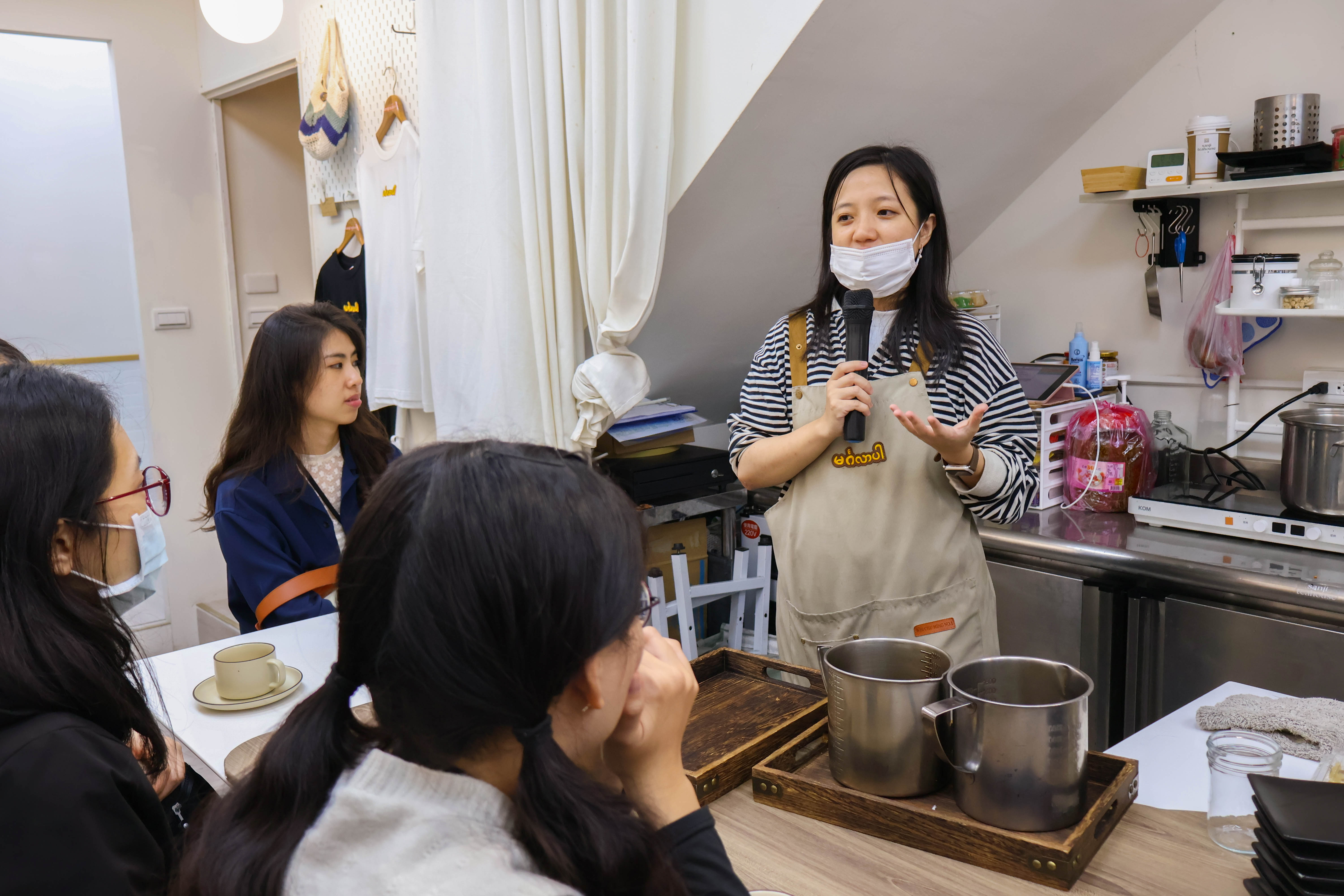 「鳴個喇叭！緬甸街」介紹緬甸飲食文化，包括緬甸奶茶的由來、材料，以及烹調方式。圖／王保伶攝