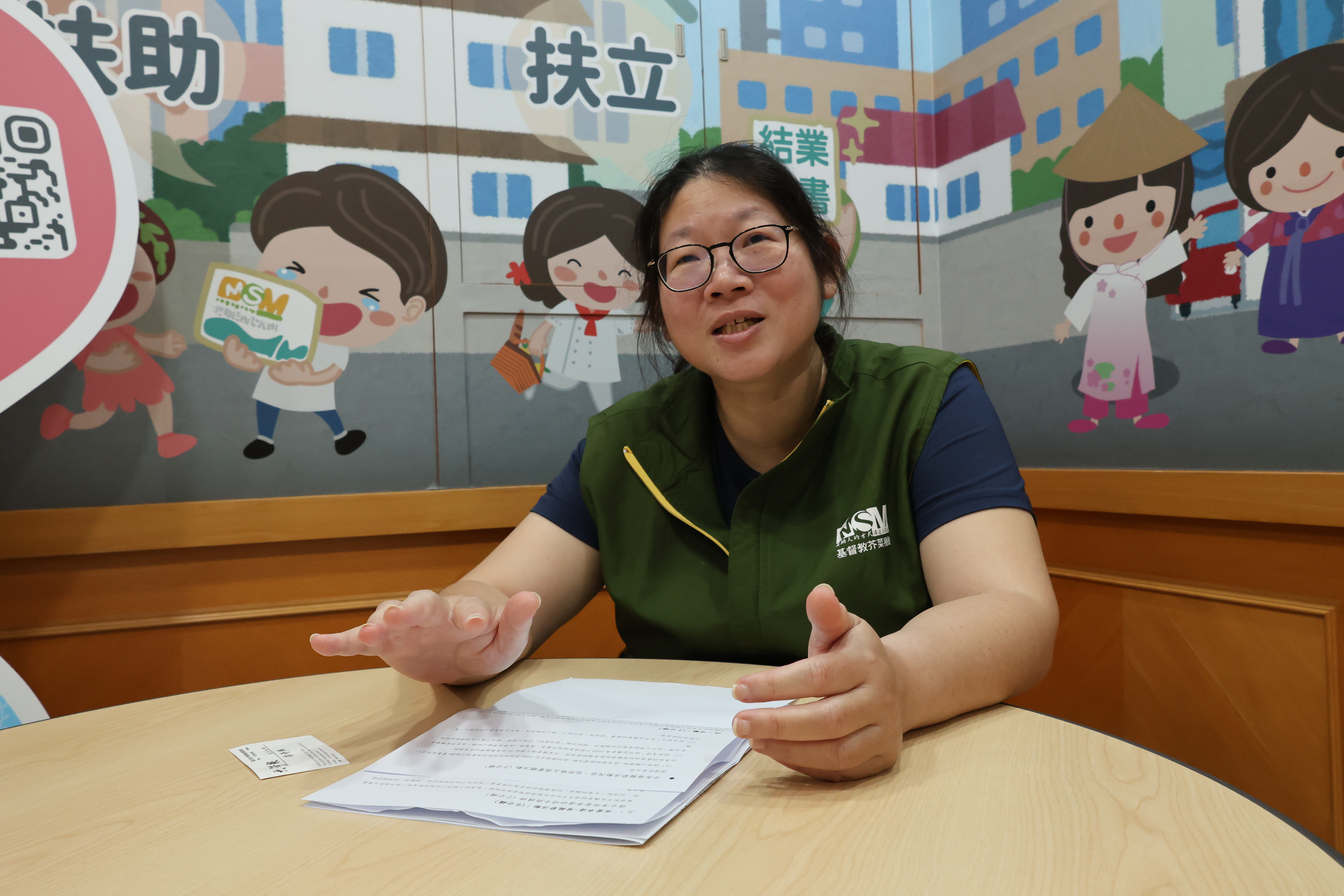 陳雅琳指出，今年的活動除了關心家庭中的照顧者，也希望讓孩子藉著送禮的機會觀察照顧者的需要。　圖／廖奇典攝