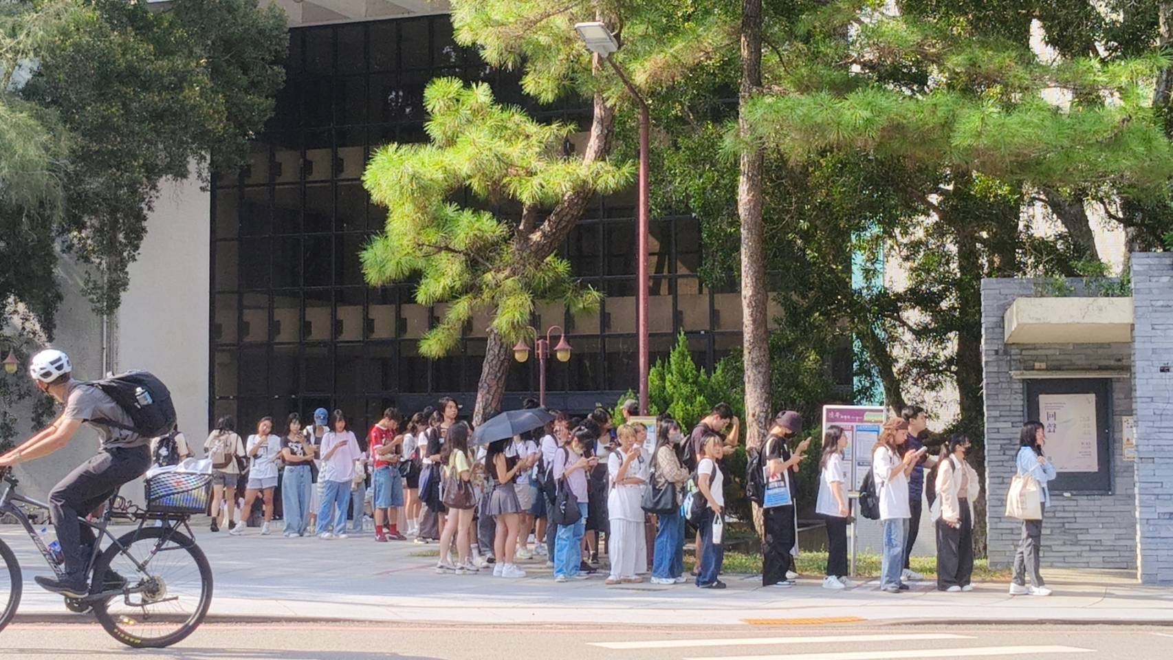 開學前，學生會與校方已擬定第一版方案，經試運行後發現新需求與問題，並持續透過會議追蹤與調整。 圖／清大學生會提供