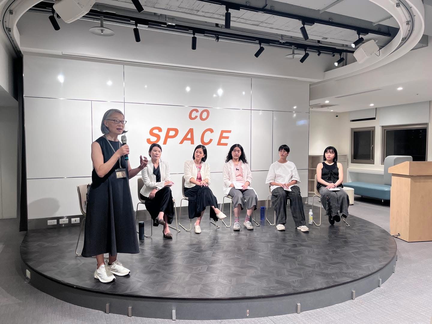 三位主創參加國立臺灣大學藝文中心創作分享講座，由右至左的三位分別為簡郁庭、張芷瑜、萬孟賢。　圖／張芷瑜提供