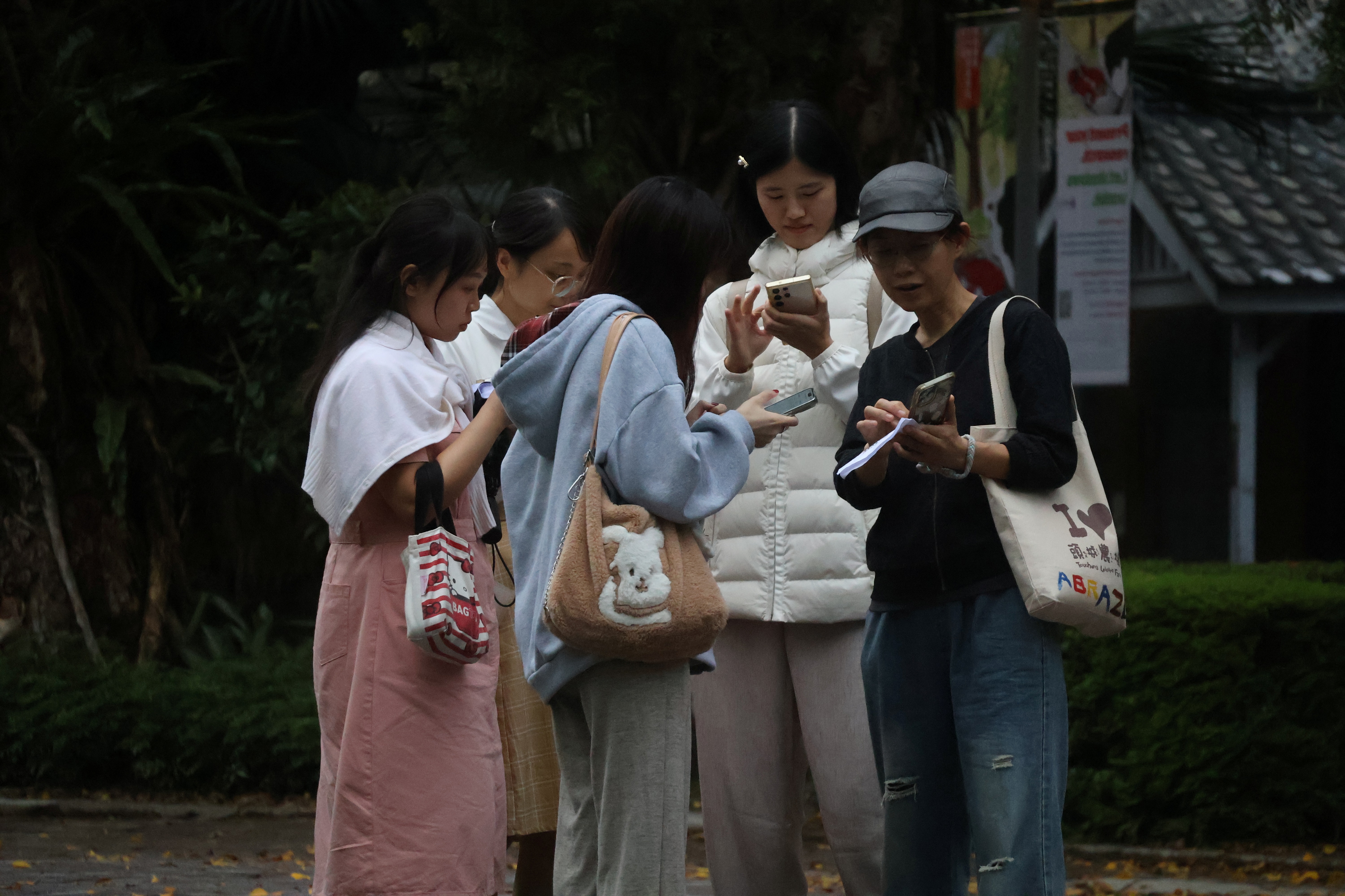 學生家長林雅惠表示，學校若能讓家長了解學生的狀況，將有助於促進與不善於主動溝通的孩子進行交流。 圖/ 陳雙攝