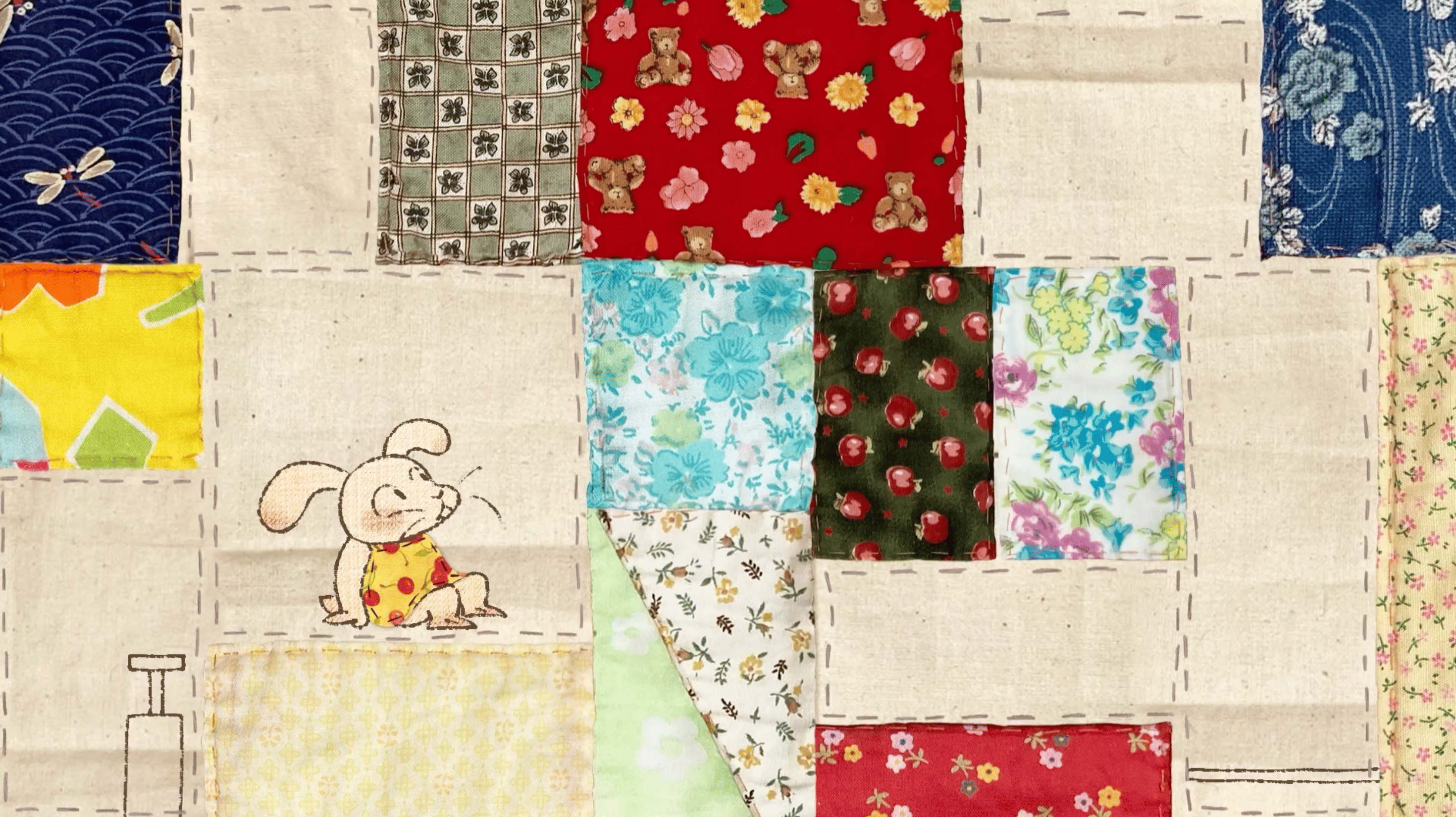 五彩花紋布拼出家庭溫度　《兔子巷968號》展情感記憶