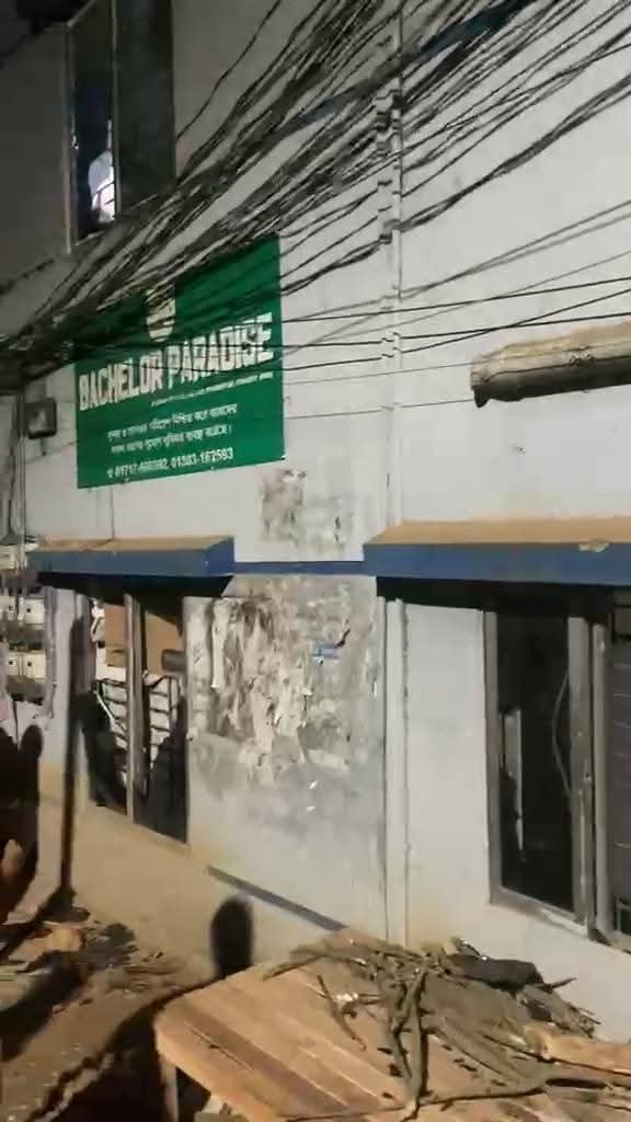 花大男子宿舍遭城大學生破壞，為後續爆發學生間暴力衝突的導火線。　圖／薩基爾提供