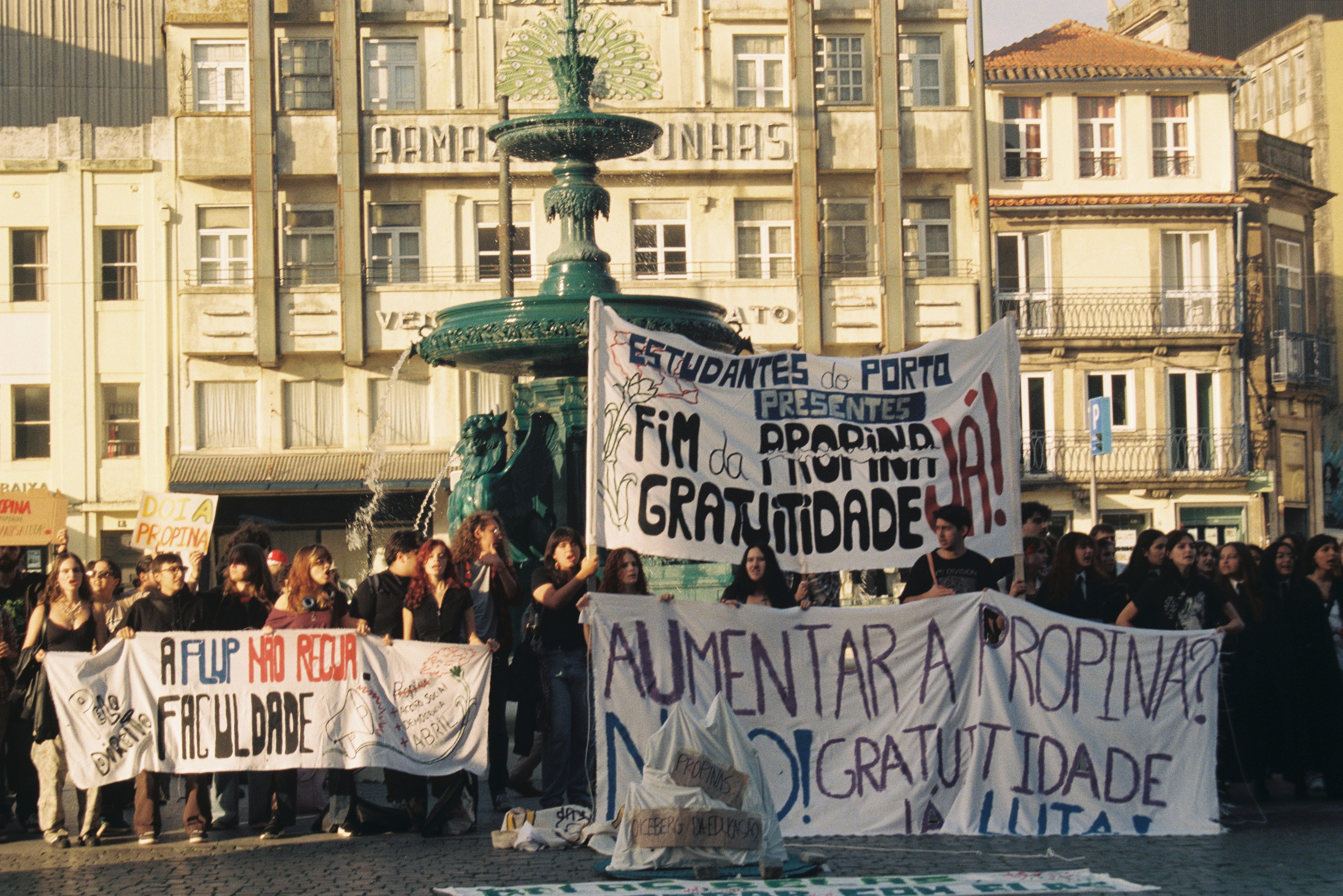 學費新政策掀示威潮　葡萄牙學生上街護受教權