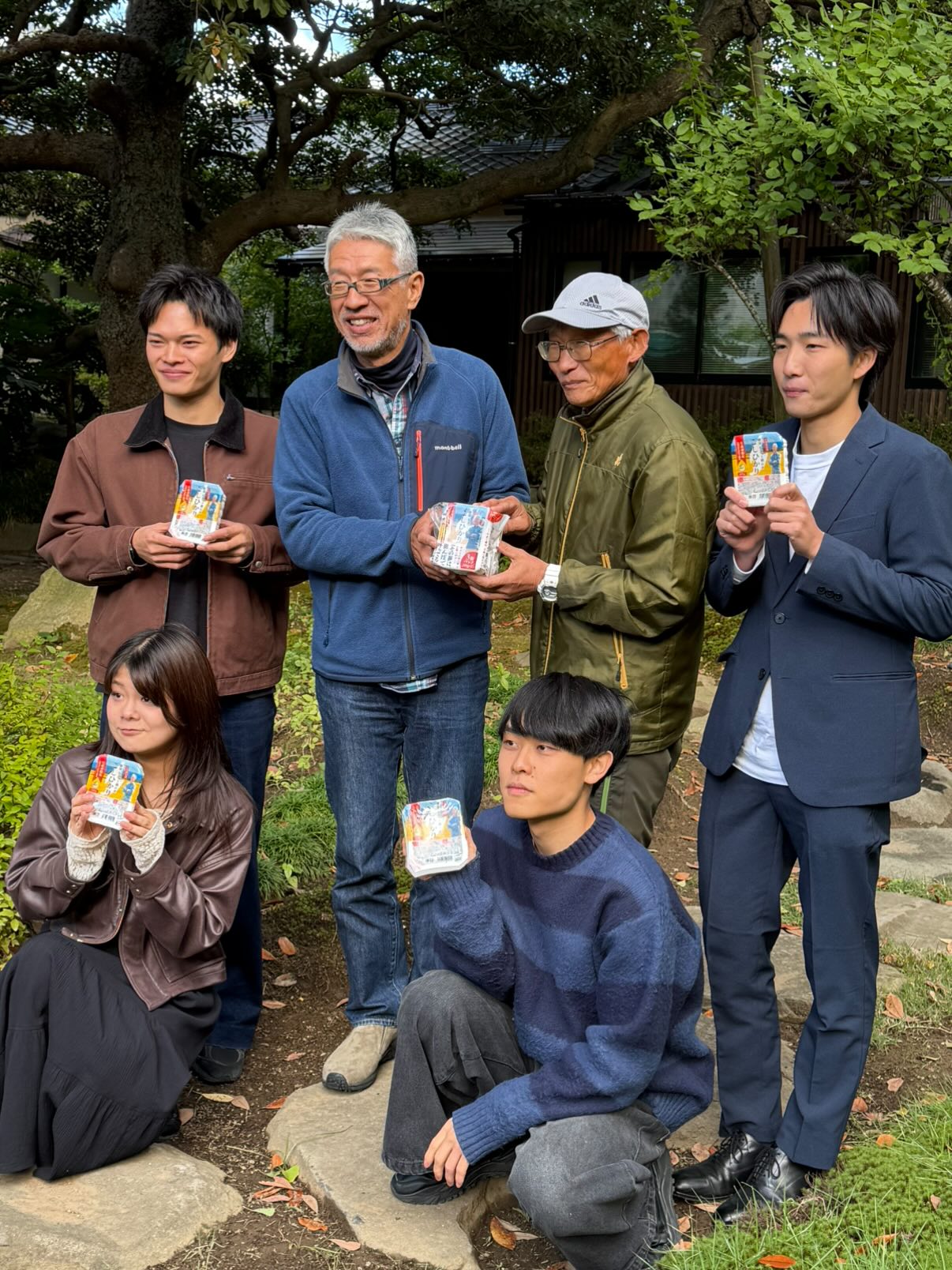 新大學生以「哪裡生產、誰在生產」為核心，設計出有別於市面上即時米飯的全新包裝。　圖／伊藤清子提供
