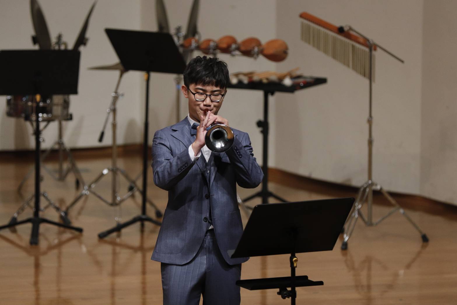陳睿霆擅長嗩吶、中國笛等樂器。首次專場《屏緣》，攜手未央樂集、Flame Bug火焰蟲等團隊演出。　圖／陳睿霆提供