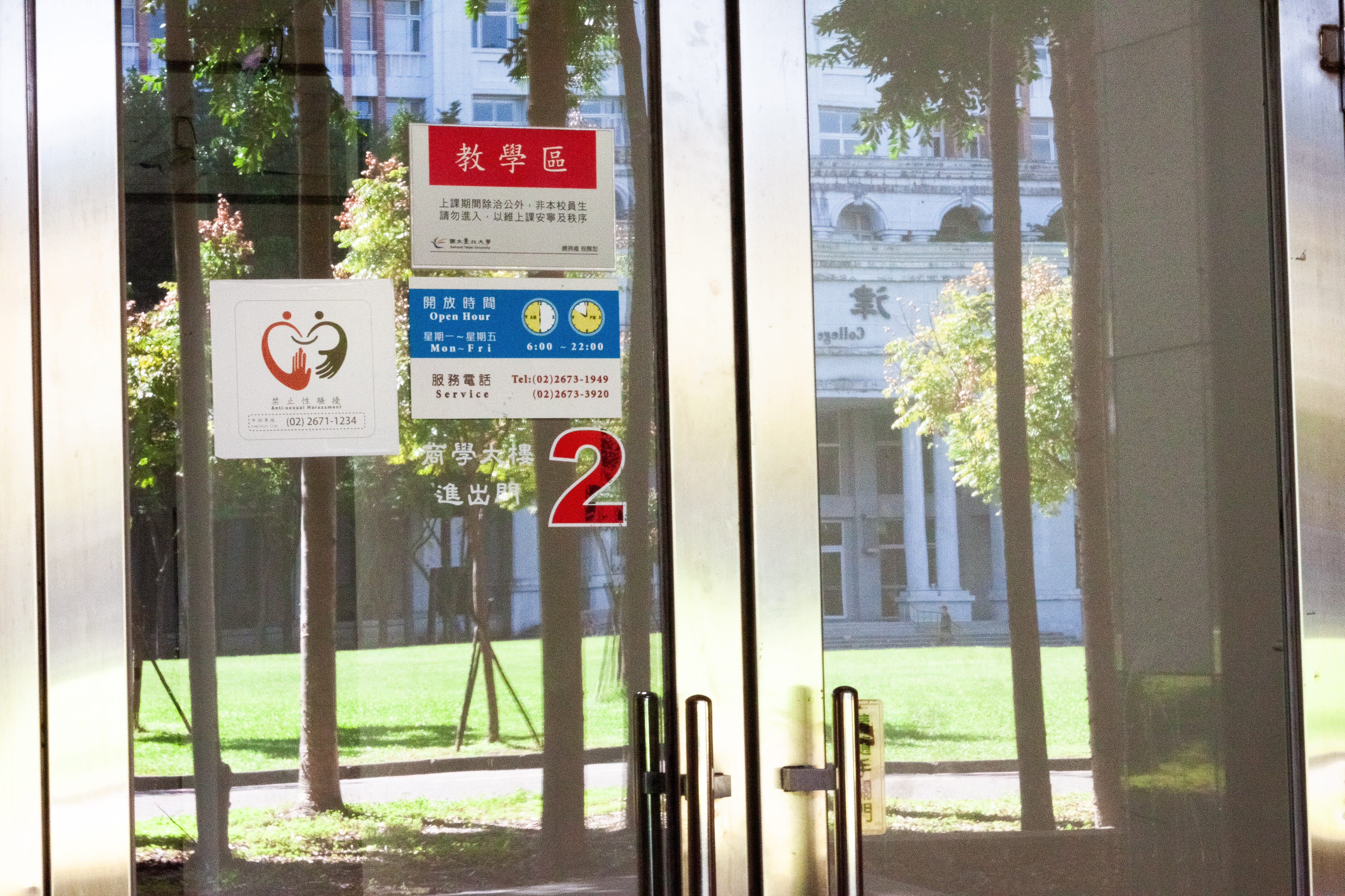 部分學生認為取消加簽門數上限不會改變選課的公平性，因其僅開放加簽對於學生的限制。　圖／蔡得曦攝