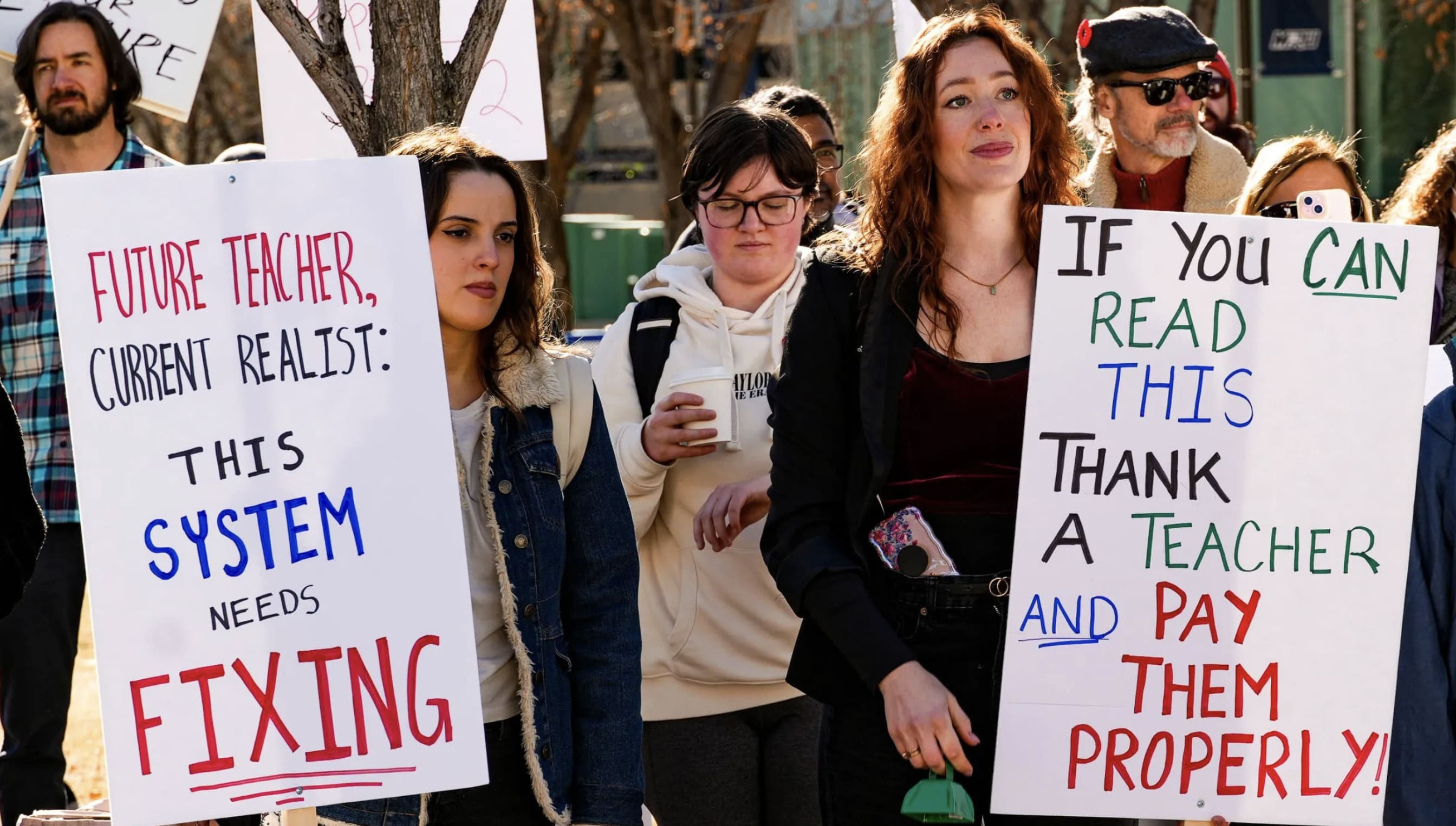 皇大學生期望透過加入抗議，讓政府停止漠視教師與學生受教權益。　圖／法蘭奇提供