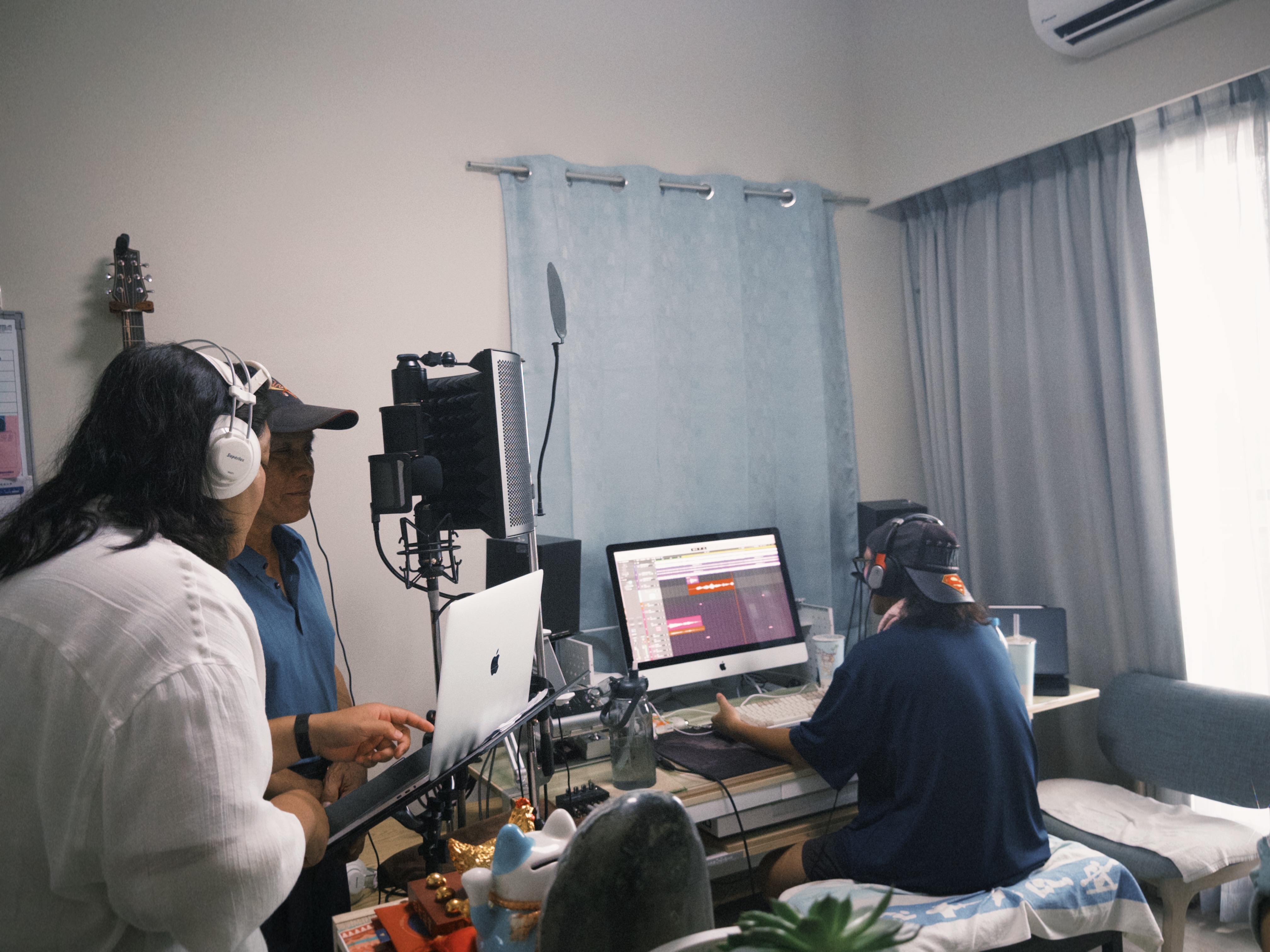 葉安芸召集當地耆老一同以獨特嗓音唱出傳統歌謠，並製作成歌曲MV讓更多人看見。　圖／葉安芸提供