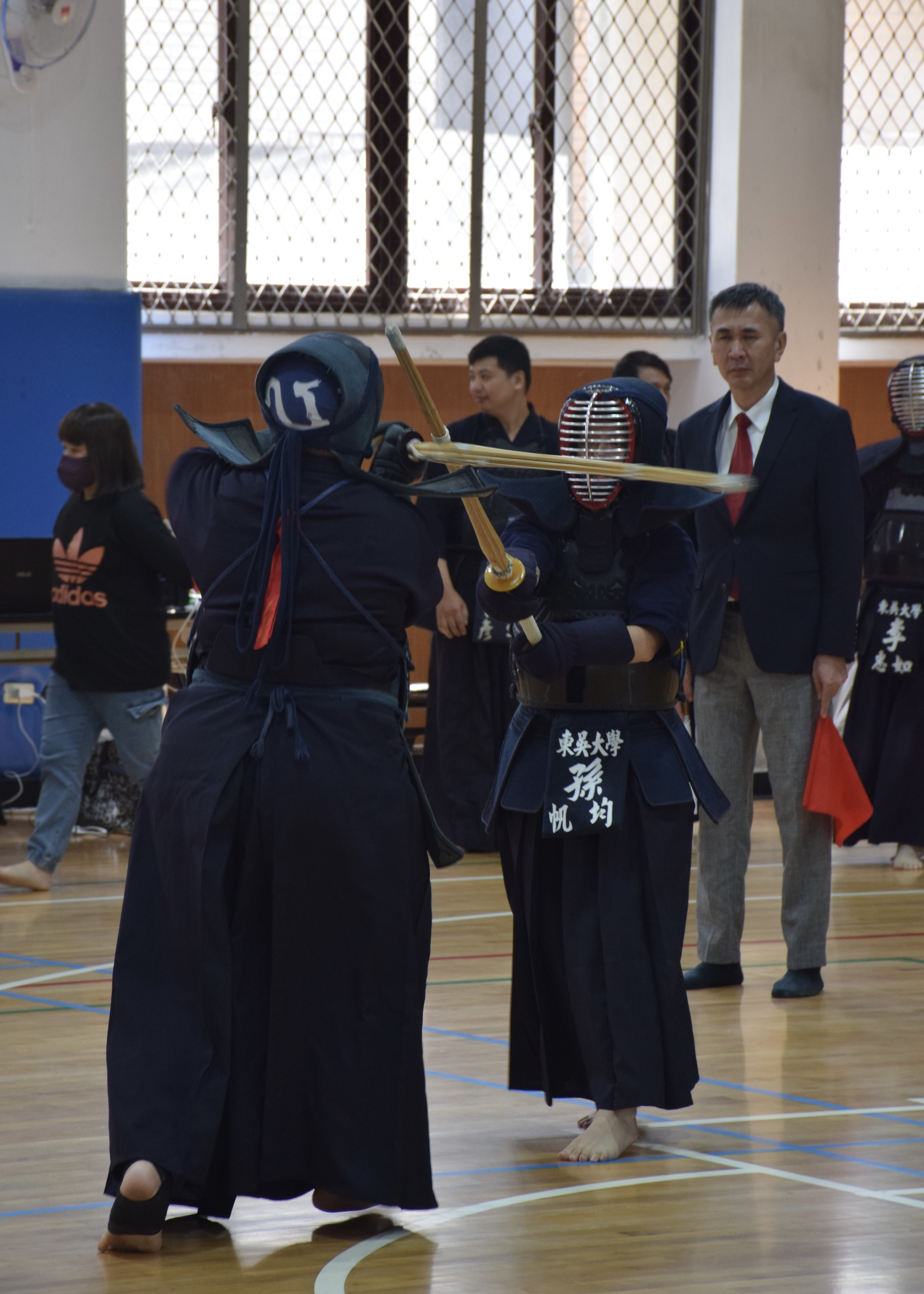 劍道選手裝備包含道服、 竹劍、劍袋、護具、頭巾、木刀與名牌袋。　圖／江虹攝