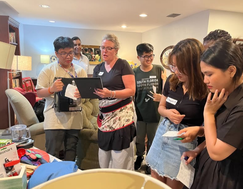 美國校園活動依舊熱絡，但簽證核准率下降，使海外學生參與受限。　圖／取自USF Bridges International Instagram官網