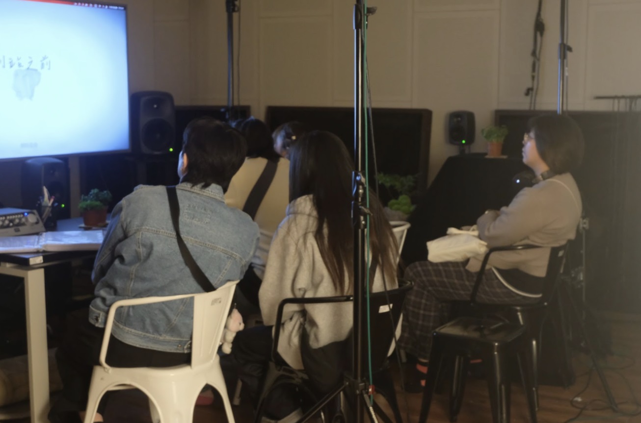 雪莉曾表示，本次的歌曲想讓大家感受到關於離別的矛盾掙扎，還有最後難過但釋懷的心境。　圖／陳少凡攝