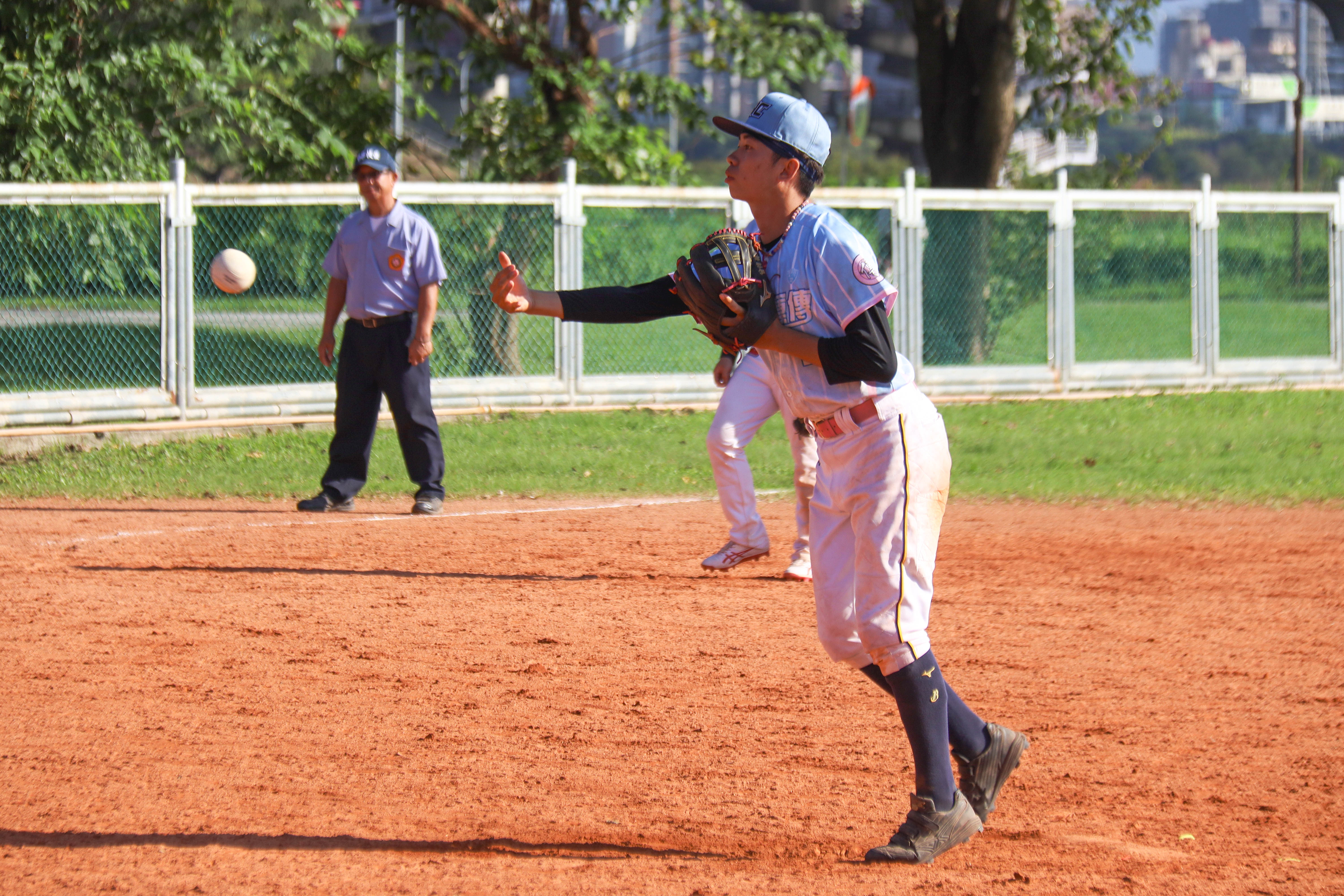慢壘總統盃攻防膠著　空軍官校秉士氣奪軟球冠軍