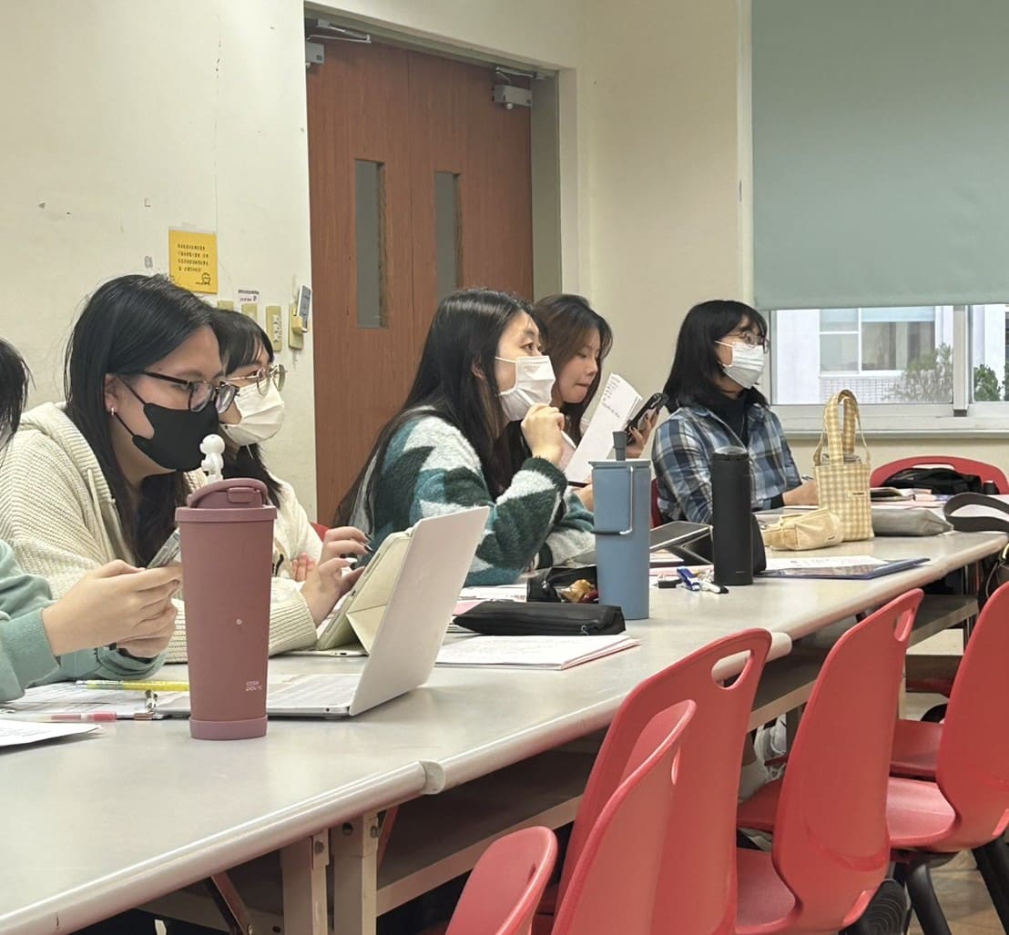 政府將修改專技教師條例，可能影響未來師培生與教育生的工作機會，或可能造成老師超額錄取。　圖／政大師培生小洞提供