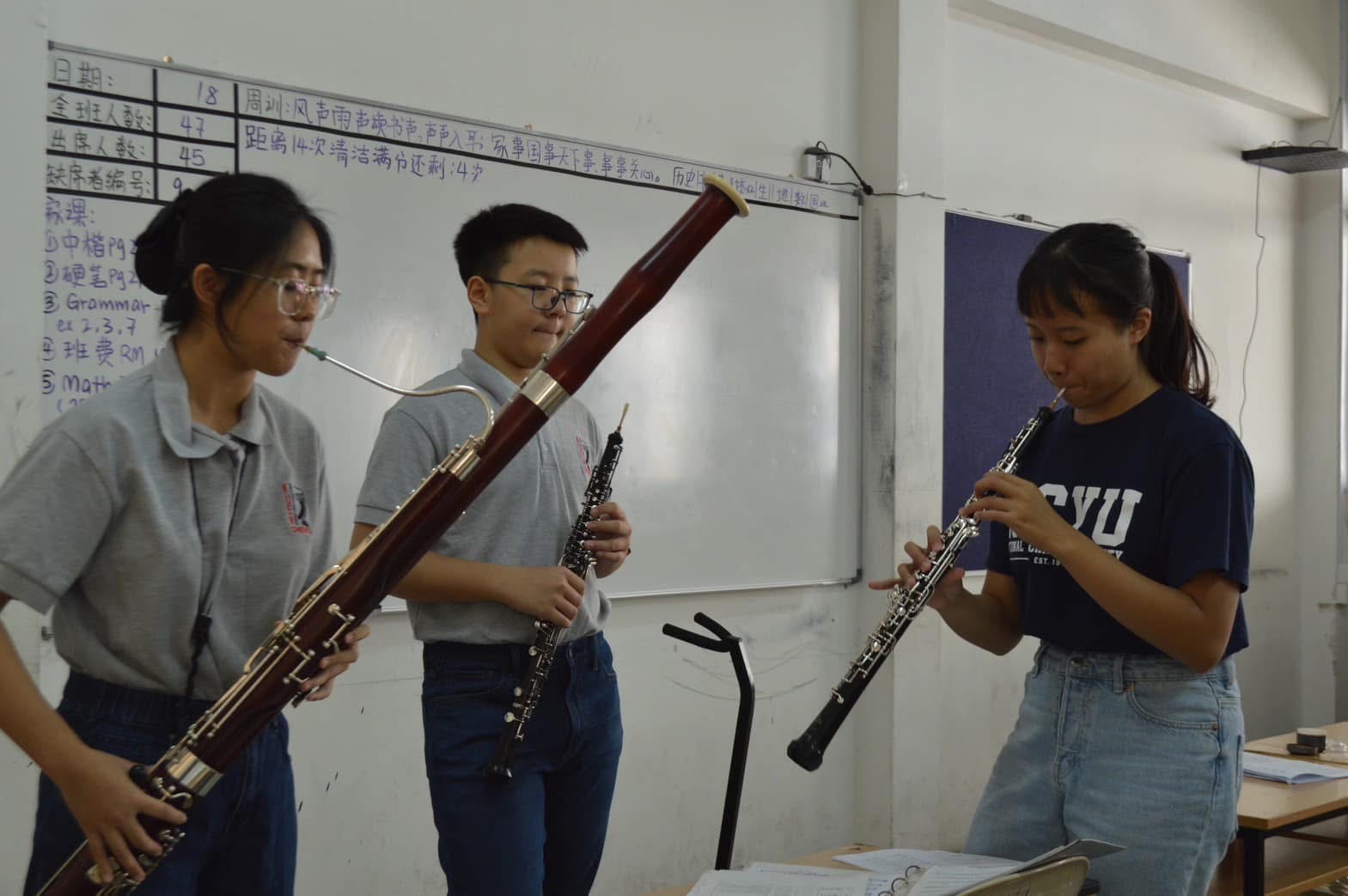 嘉大音樂學系近五年都招不到會「低音管」的學生，系上因此以「副修」方式從頭培育稀缺樂器人才。　圖／楊千瑩提供