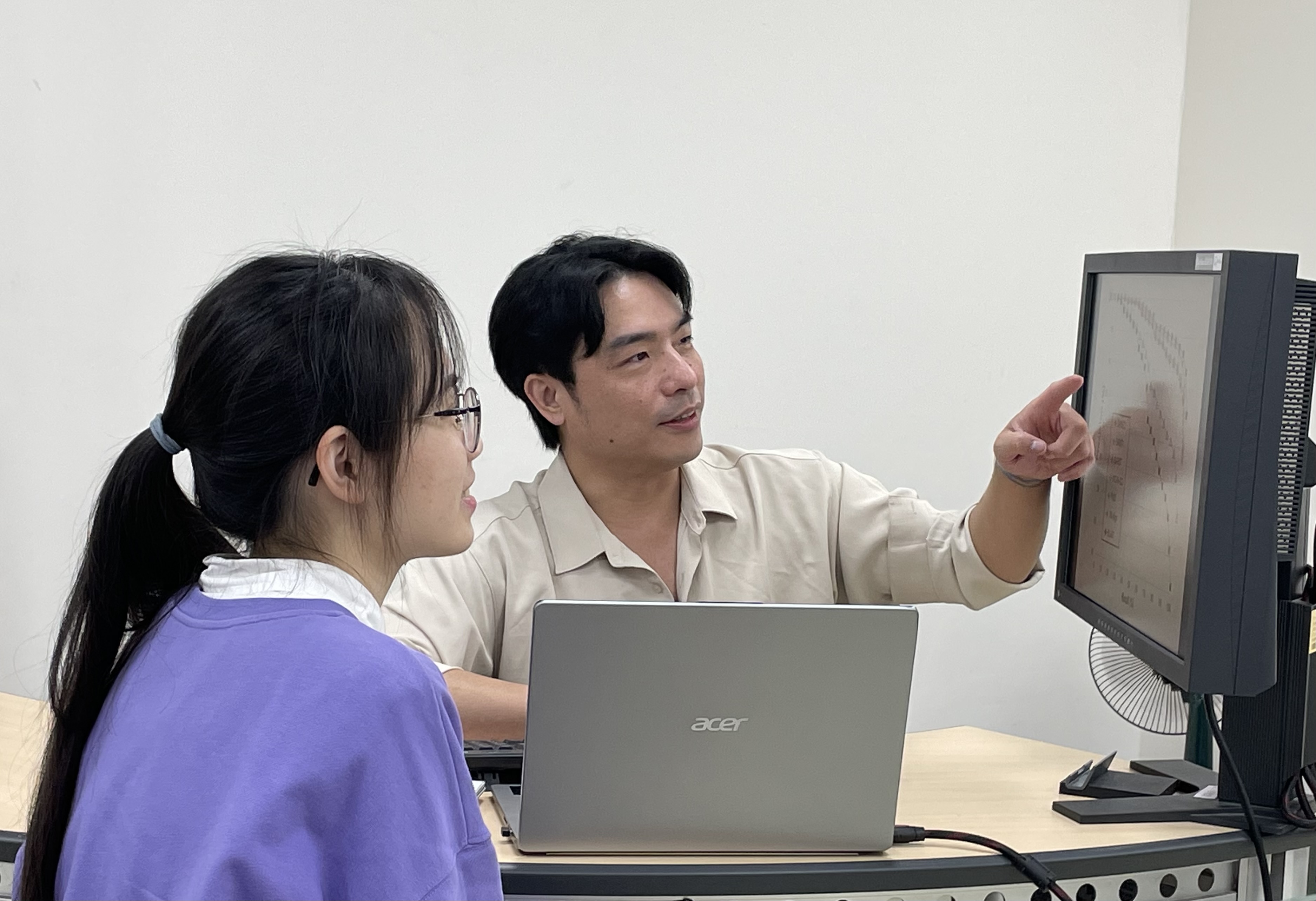 台灣雖然資工領域人才濟濟，但同時通曉生物的學生有限，因此生物資訊領域也面臨招收人才的問題。　圖／羅惟正提供