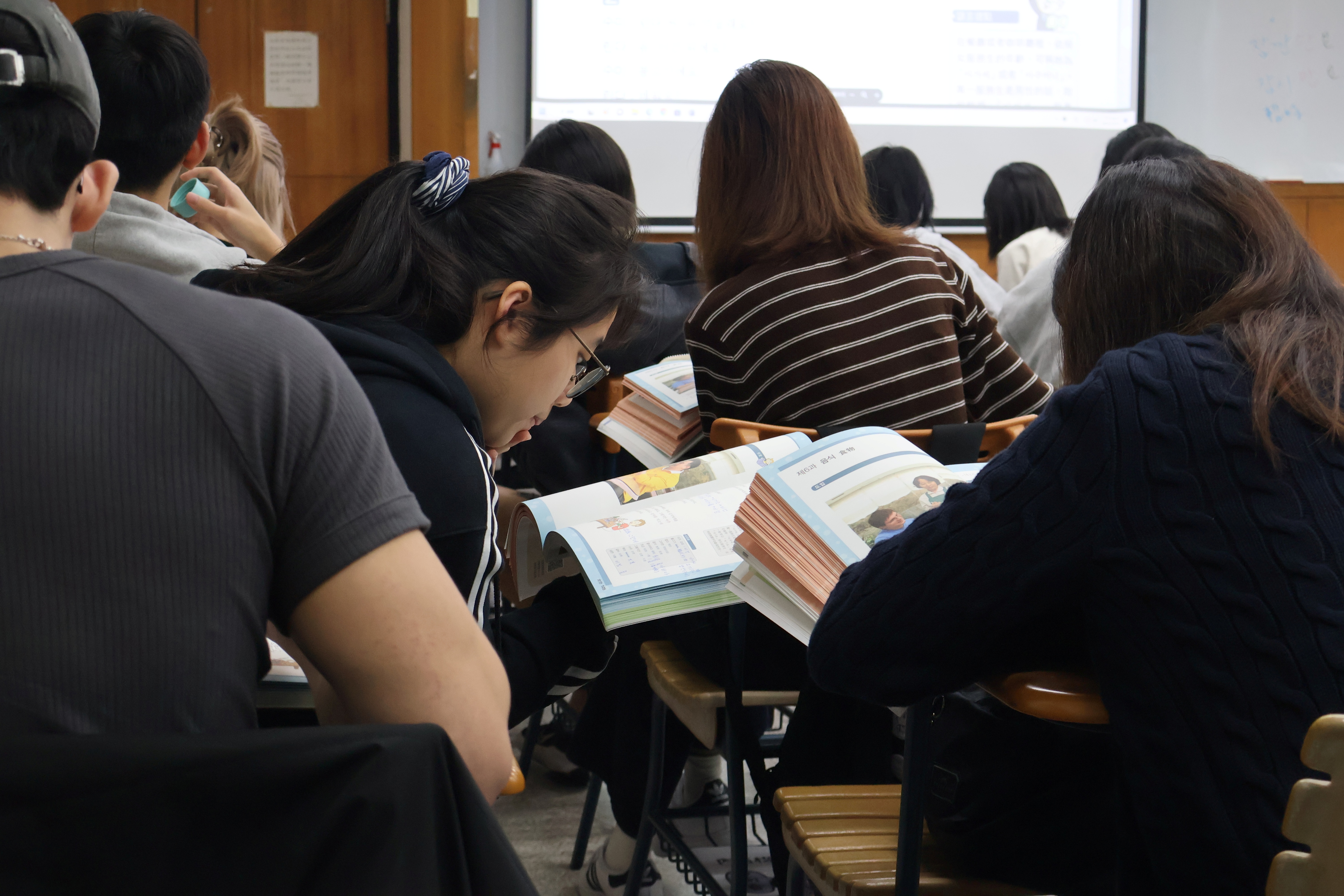 楊逸飛提及，高教改革除應提升校際修課彈性，也應擴大學生參與國際課程的機會，避免臺灣教育走向自我封閉。 圖／陳雙攝