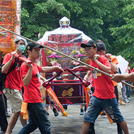 靜宜校內迎神遶境　現宗教包容