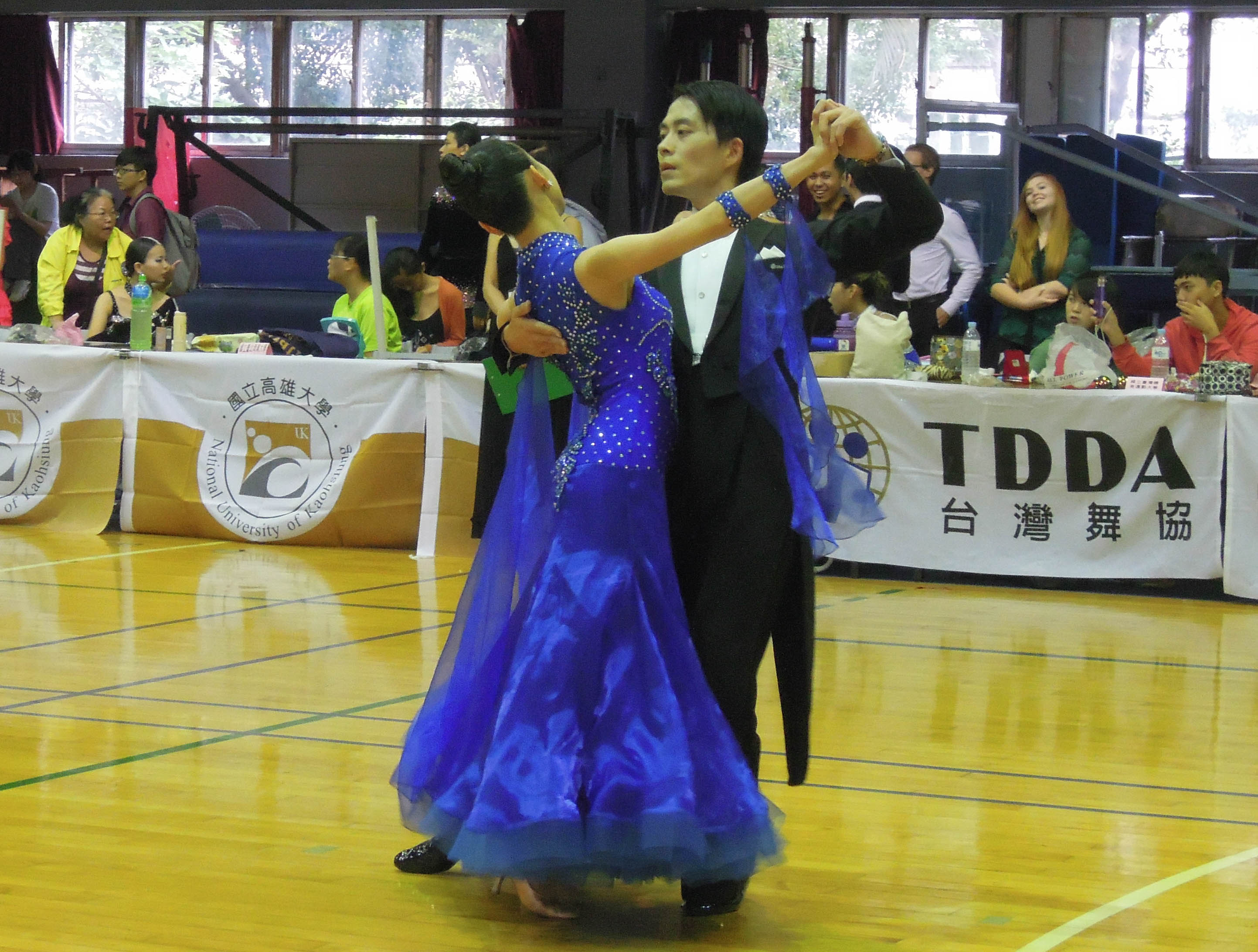 台灣大學蘇昱光、謝宛廷參加「大專盃運動舞蹈錦標賽」，榮獲摩登大專單項組三冠。