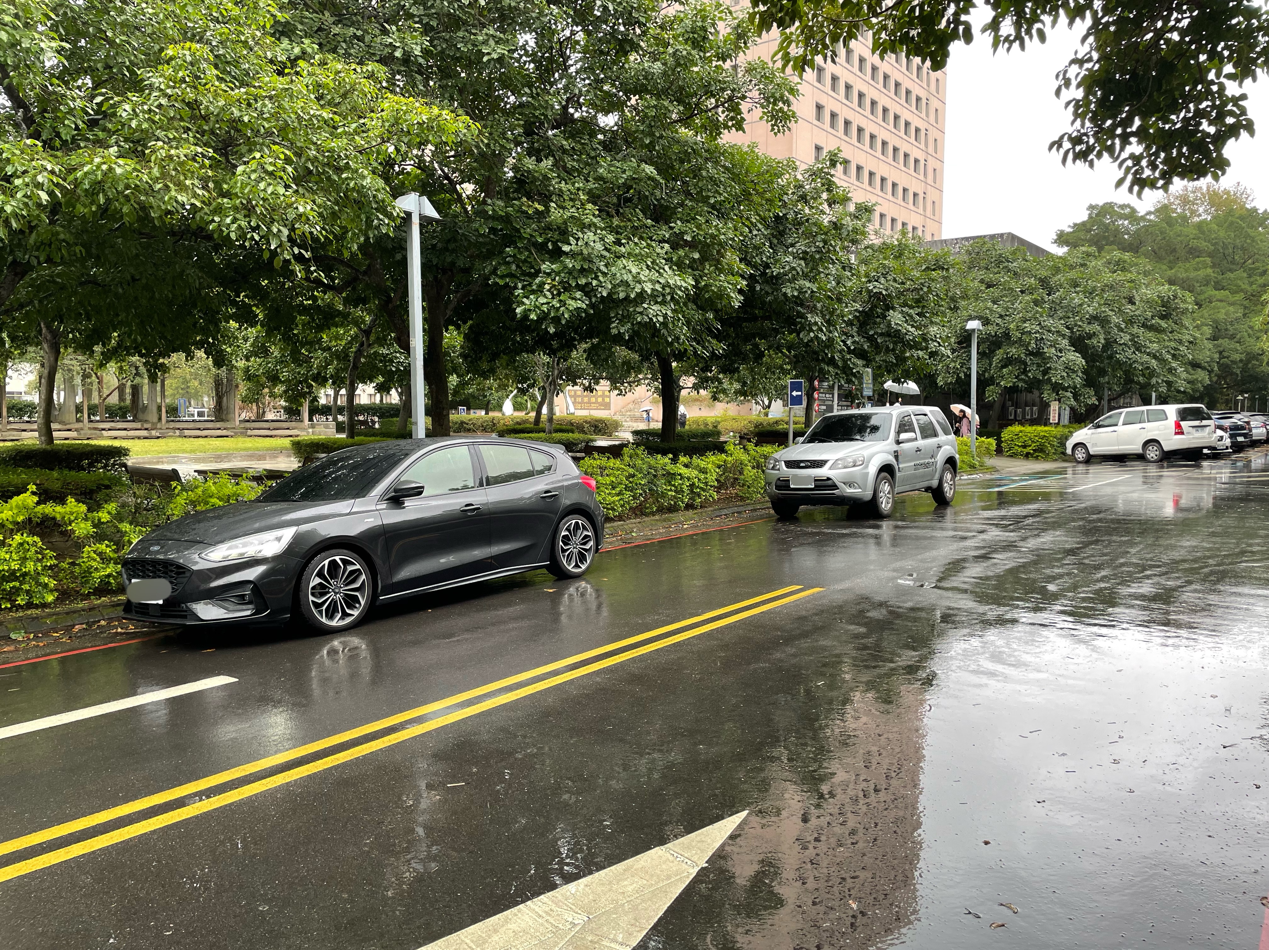 校內車位不足致違停頻繁　政大校方擬修法加強管制